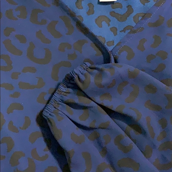 Beautiful draped top - Picture 3 of 3